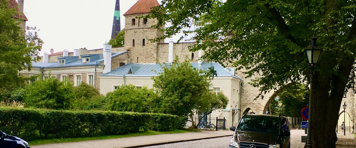 Kaupunkikuvaa matkan varrelta. Maisemakierros Itä-Virossa, Peipsijärvi - Setomaa