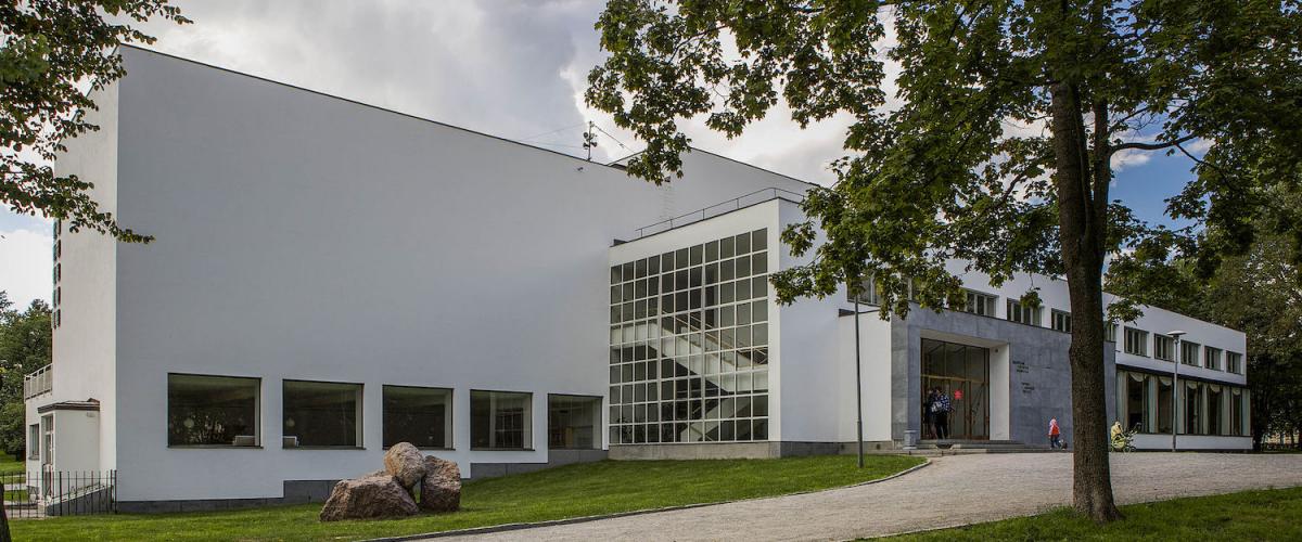 Keskiaikaa henkivässä Viipurissa Alvar Aallon kaupunginkirjasto edustaa modernia Viipuri Alvar Aallon suunnittelema kaupunginkirjasto