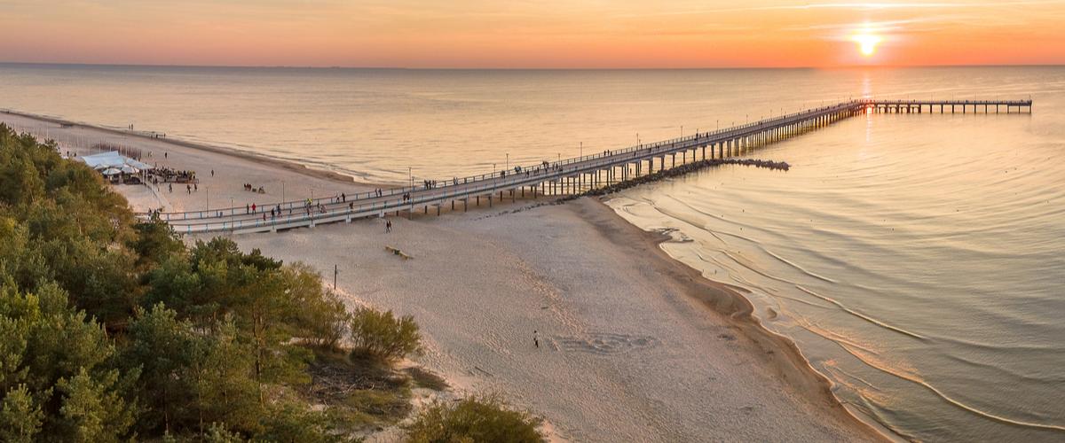 Palangan silta Liettuassa. Häikäisevän kaunista merenrantamaisemaa! Liettua Palangan sillalta rantamaisemaa_Lähialuematkat